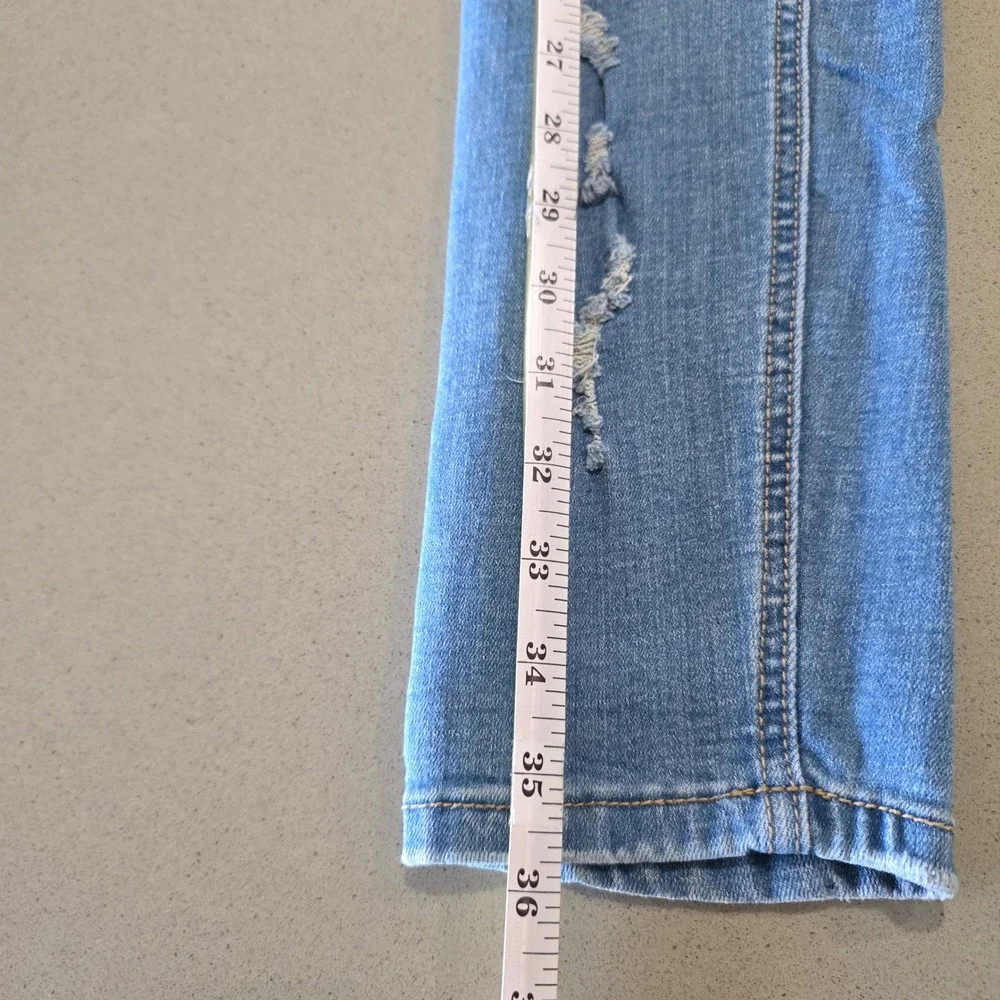 Rue21 Womens Light Wash Distressed Ripped Skinny Jeans Size 3/4‎ 1408